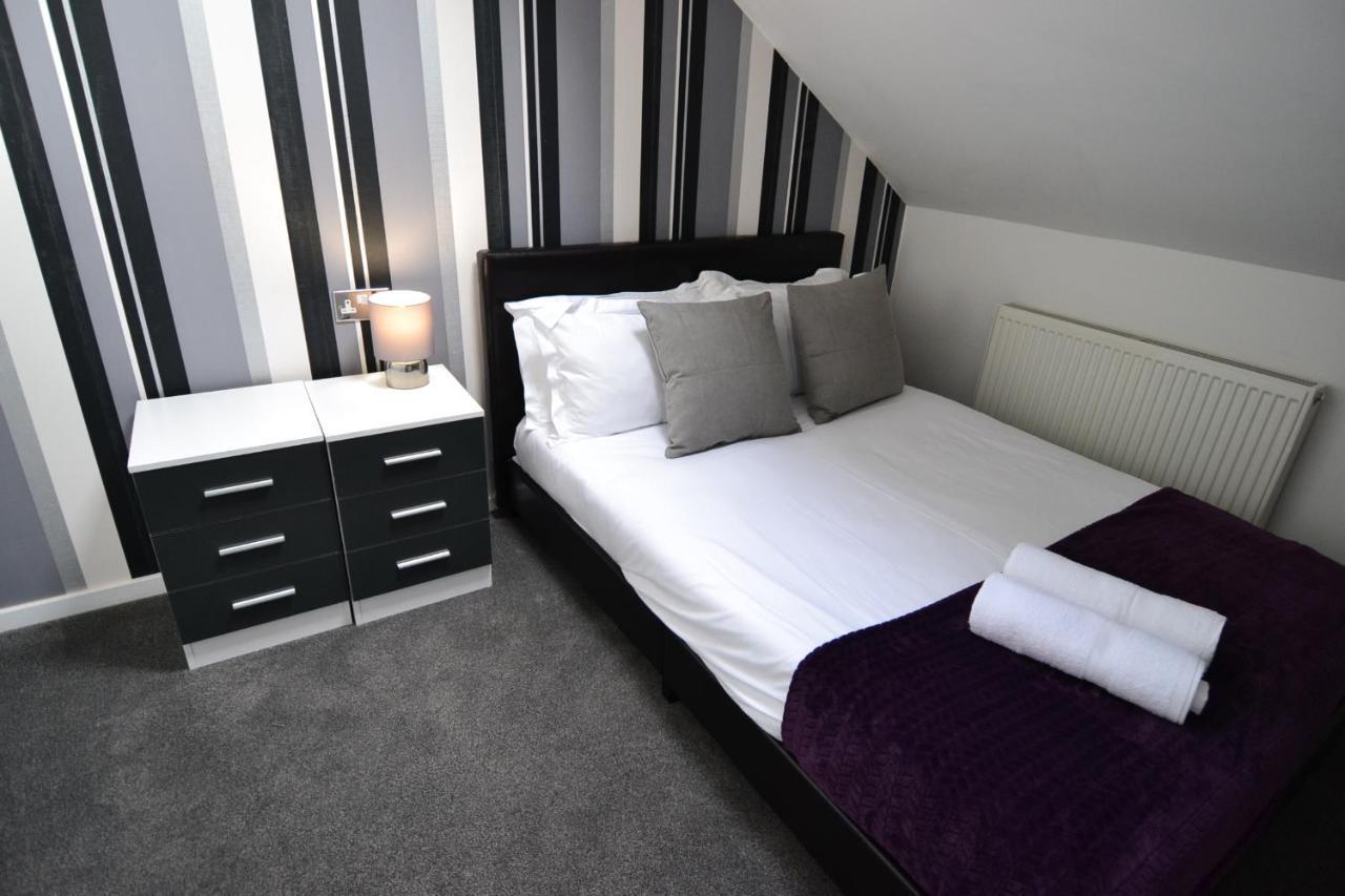 Hotel 33 *