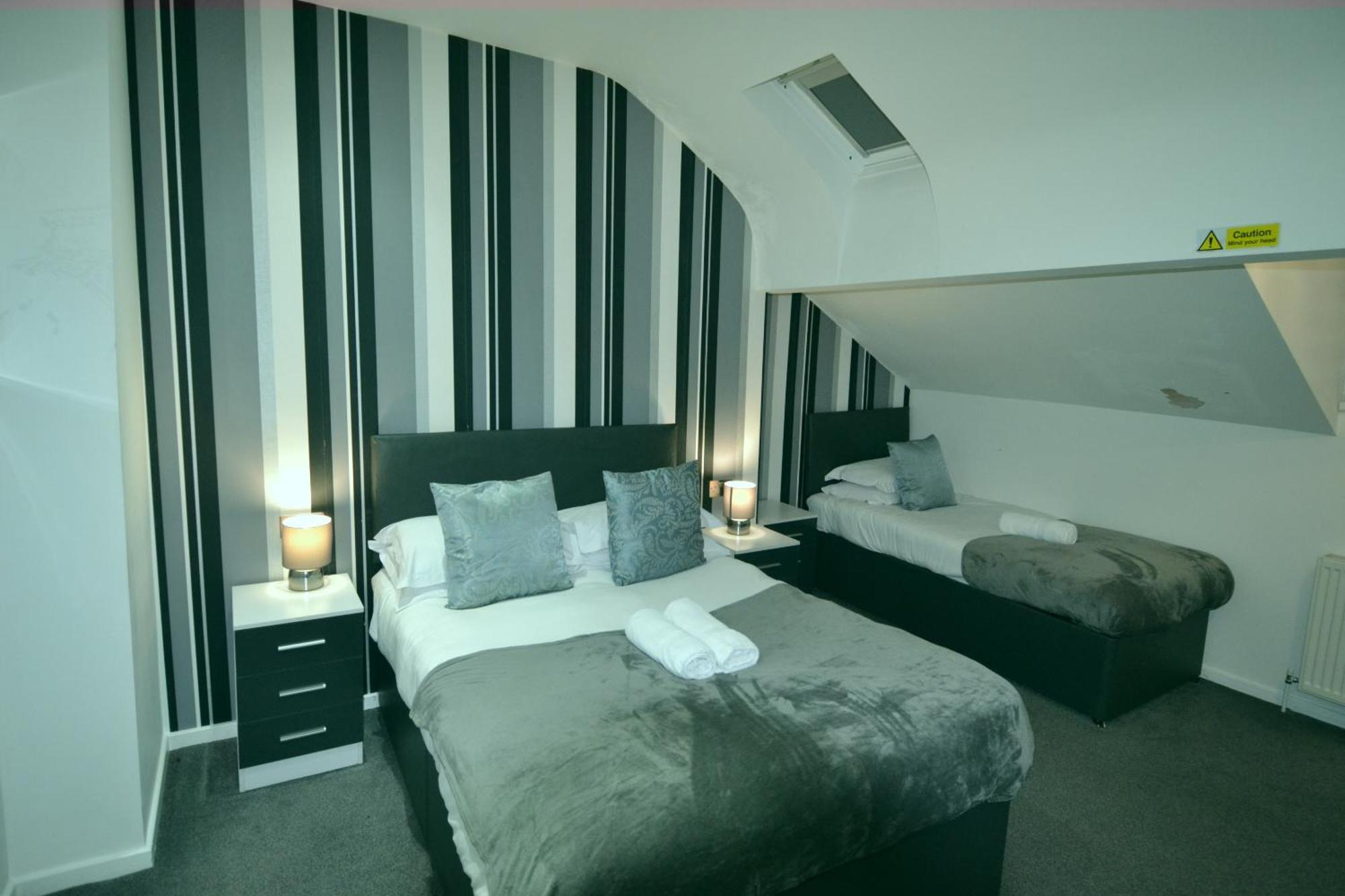 Hotel 33 *