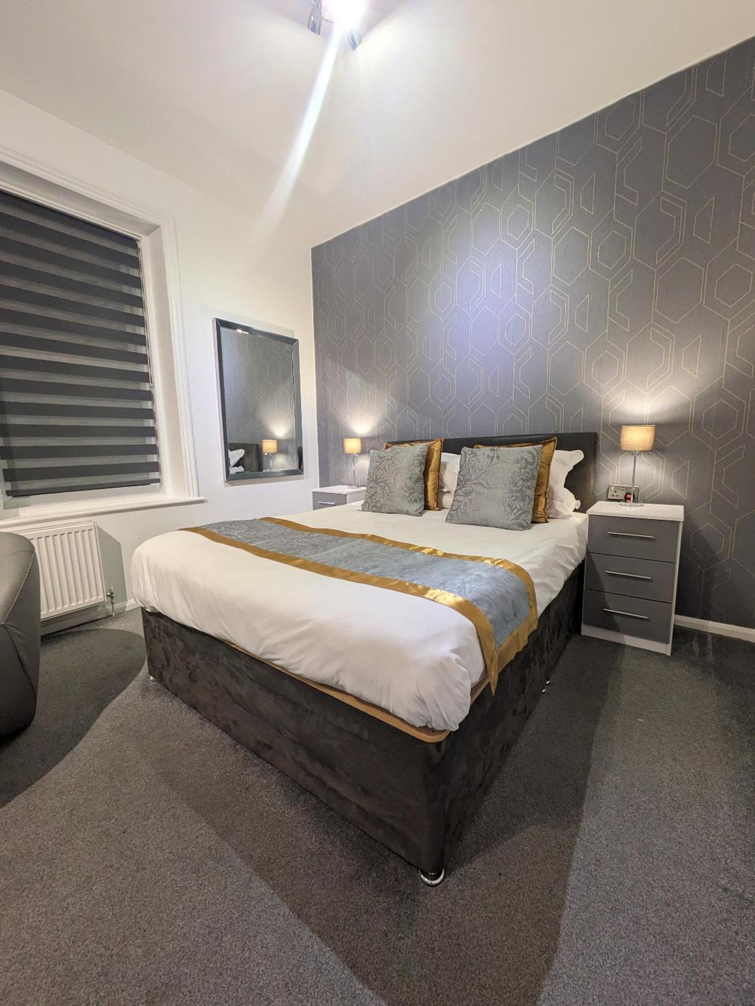 Hotel 33